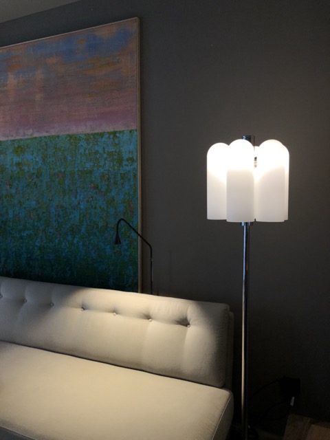 steleuchte atmosphäre sofa bild